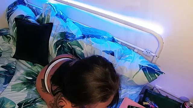 Snapshot of the_naked_siren chatting on January 17, 11:47 am the naked siren online show from January 17, 11:47 am