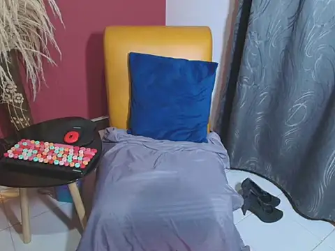 Snapshot of BrendaSex_Hot chatting on February 27, 11:59 pm BrendaSex Hot online show from February 27, 11:59 pm