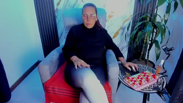 Snapshot of BrendaSex_Hot chatting on January 31, 8:29 pm BrendaSex Hot online show from January 31, 8:29 pm