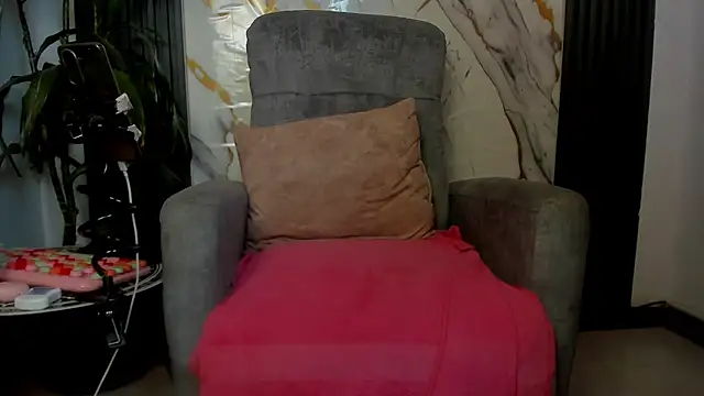 Snapshot of BrendaSex_Hot chatting on July 11, 8:31 pm BrendaSex Hot online show from July 11, 8:31 pm