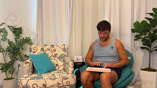 Snapshot of Lilmissbigguy chatting on October 18, 9:17 pm Lilmissbigguy online show from October 18, 9:17 pm