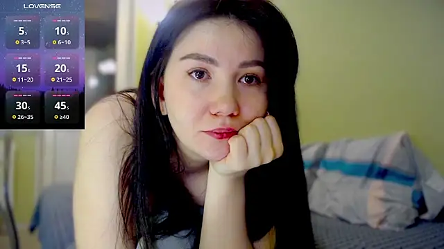 Snapshot of AlexaCruze chatting on January 14, 12:43 am AlexaCruze online show from January 14, 12:43 am