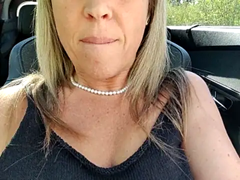 sweethotmilf888 online show from April 22, 1:51 pm
