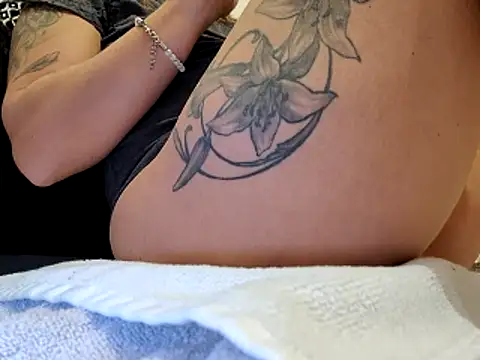 Snapshot of sweethotmilf888 chatting on December 22, 4:40 pm sweethotmilf888 online show from December 22, 4:40 pm