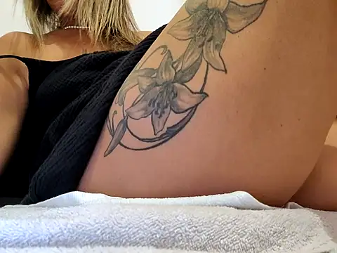 sweethotmilf888 online show from September 19, 12:09 pm