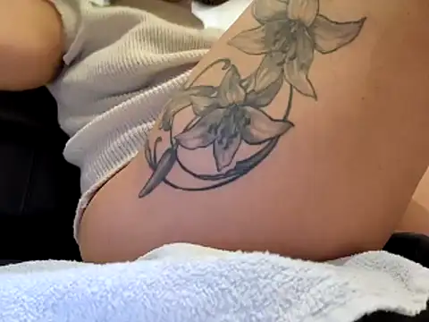 sweethotmilf888 online show from November 5, 8:50 am