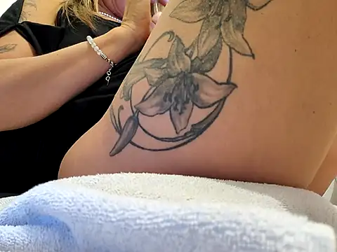 sweethotmilf888 online show from November 7, 9:25 am