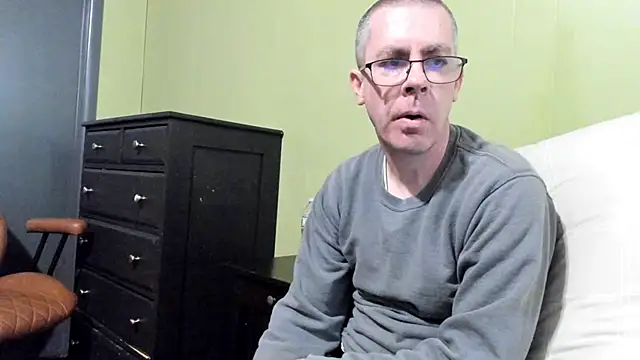 ImportantEquator0 online show from October 15, 3:42 pm