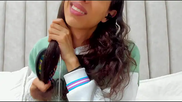 FreyaMoller online show from December 18, 1:59 pm