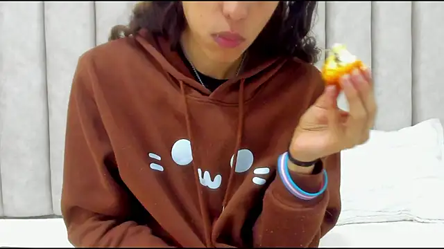 FreyaMoller online show from December 2, 1:35 pm