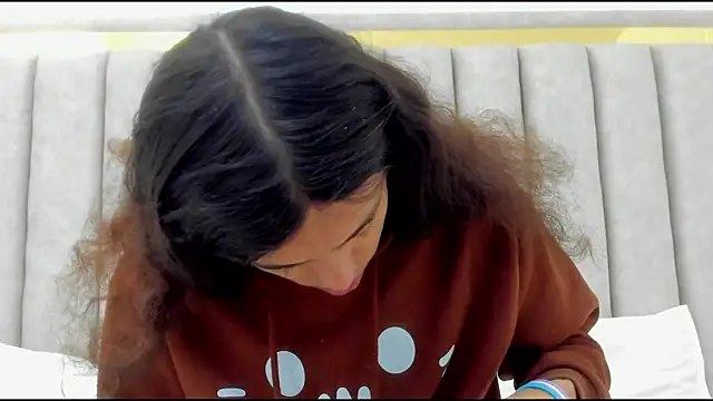 FreyaMoller online show from December 15, 1:39 pm