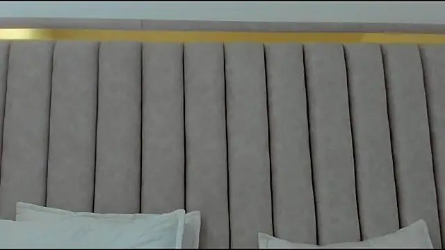 FreyaMoller online show from December 4, 1:21 pm