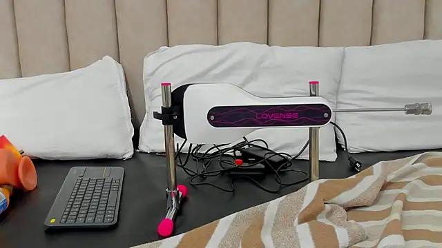 FreyaMoller online show from November 8, 7:39 pm