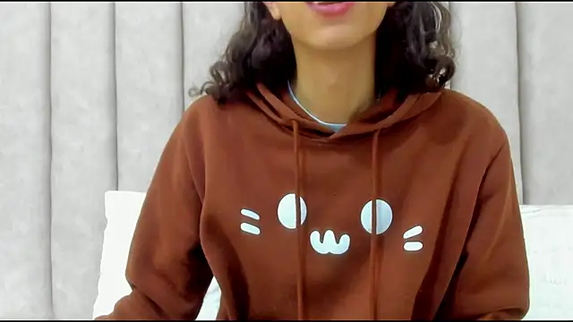 FreyaMoller online show from December 3, 1:54 pm