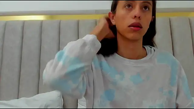 FreyaMoller online show from January 6, 1:26 pm