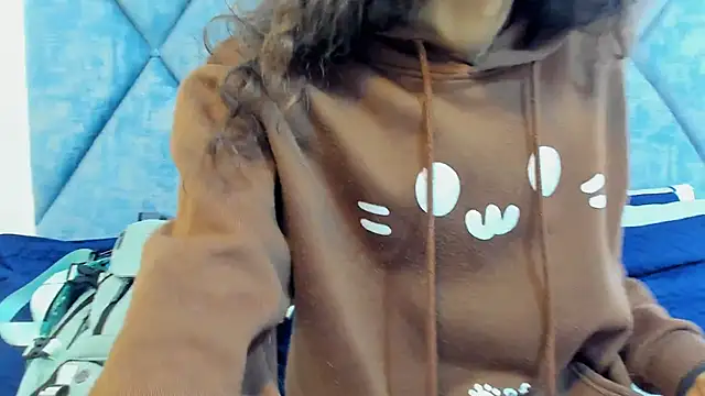 FreyaMoller online show from February 6, 7:32 pm