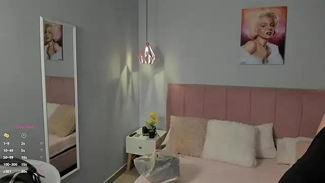 sophie alice  online show from October 28, 12:26 pm