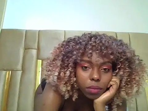 Snapshot of naughty_ebony-queen chatting on May 10, 10:19 am naughty ebony-queen online show from May 10, 10:19 am
