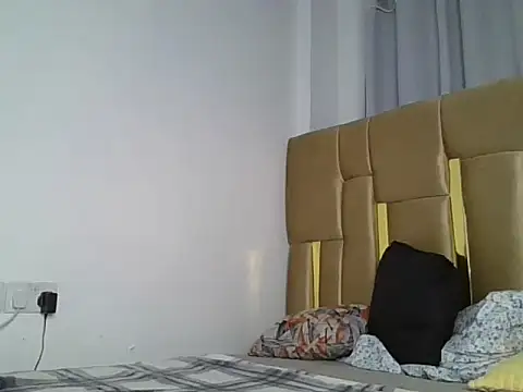 Snapshot of naughty_ebony-queen chatting on June 19, 8:58 pm naughty ebony-queen online show from June 19, 8:58 pm