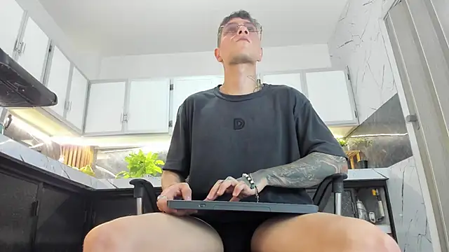 french sexx online show from April 17, 1:19 am