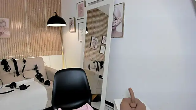 RACHEL EV online show from November 29, 6:02 am