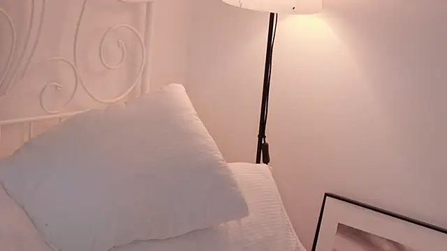 Snapshot of Adia_ chatting on February 20, 4:18 am Adia online show from February 20, 4:18 am