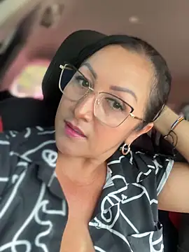 Milk chloe online show from October 11, 6:53 pm