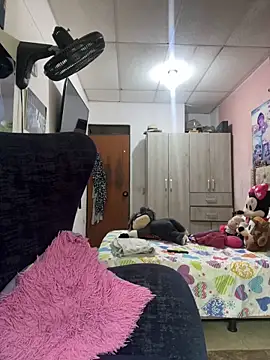 Snapshot of Milk_chloe chatting on May 8, 7:28 pm Milk chloe online show from May 8, 7:28 pm