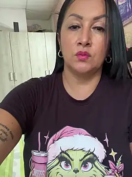 Snapshot of Milk_chloe chatting on February 5, 7:10 pm Milk chloe online show from February 5, 7:10 pm