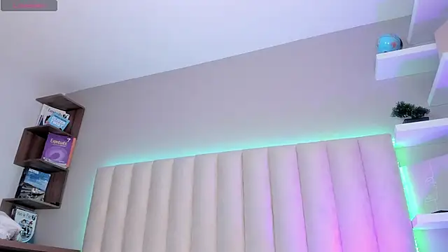 Snapshot of Sally__Walker chatting on November 6, 3:10 am Sally Walker online show from November 6, 3:10 am