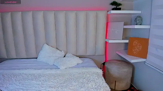 Snapshot of Sally__Walker chatting on November 18, 3:10 am Sally Walker online show from November 18, 3:10 am