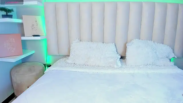 Sally  Walker online show from October 7, 3:18 am