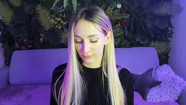 Horny Blond online show from January 9, 9:05 am