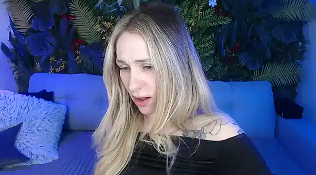 Horny Blond online show from January 24, 9:06 am