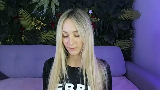 Horny Blond online show from October 20, 8:04 am