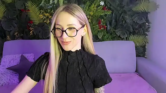 Horny Blond online show from February 1, 9:07 am