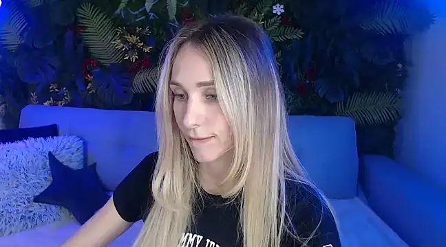 Horny Blond online show from March 11, 9:02 am