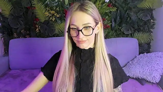 Horny Blond online show from February 7, 9:06 am