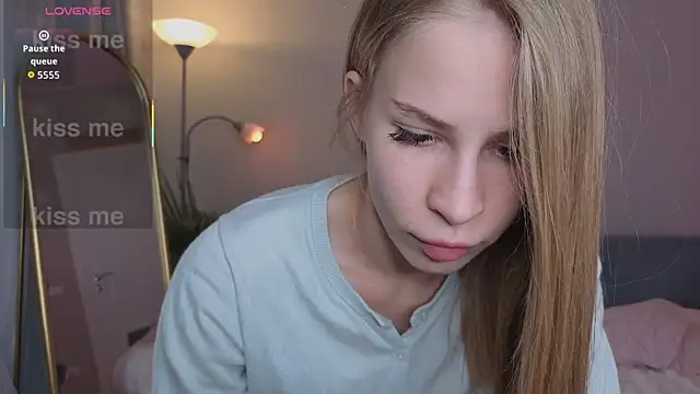 Elis Fox online show from May 4, 2:09 pm