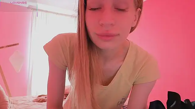 Elis Fox online show from July 16, 6:10 am