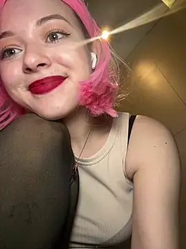 Snapshot of Times__Square chatting on February 26, 8:39 am Times Square online show from February 26, 8:39 am