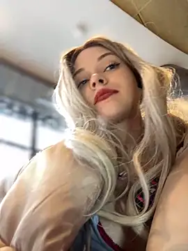 Snapshot of Times__Square chatting on December 29, 11:18 am Times Square online show from December 29, 11:18 am