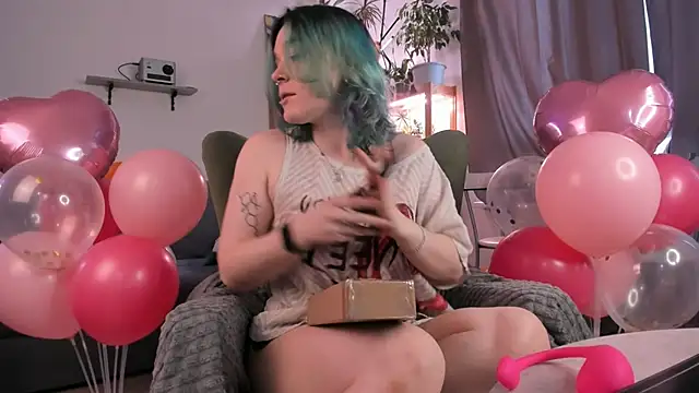 alisahug online show from December 2, 8:38 am