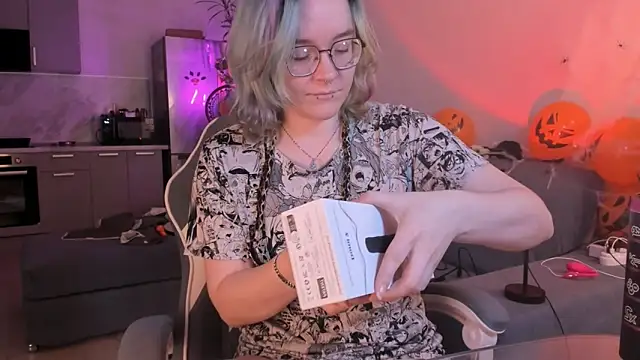 alisahug online show from October 28, 8:13 am