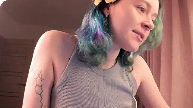 alisahug online show from December 1, 10:05 am