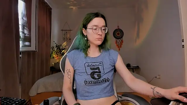 Snapshot of alisahug chatting on July 3, 3:57 am alisahug online show from July 3, 3:57 am