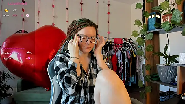 alisahug online show from February 19, 6:55 am