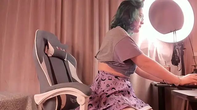 alisahug online show from November 15, 1:15 pm