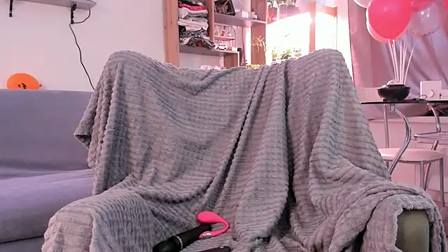 alisahug online show from December 3, 8:36 am