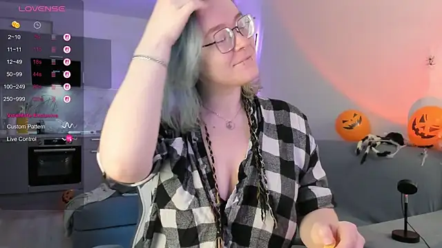 alisahug online show from October 27, 8:15 am